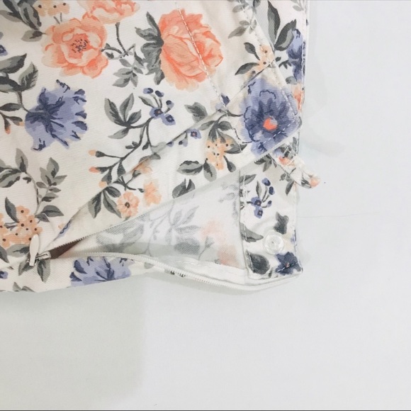 H&M Divided Floral Side-zip Pastel Shorts - Picture 2 of 2